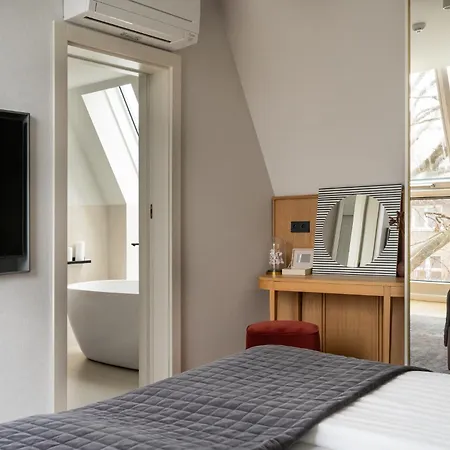 Nowy Luxury With Private Jacuzzi & Sky Terrace Apartment