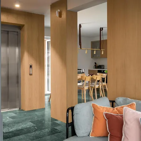Nowy Luxury With Private Jacuzzi & Sky Terrace Apartment